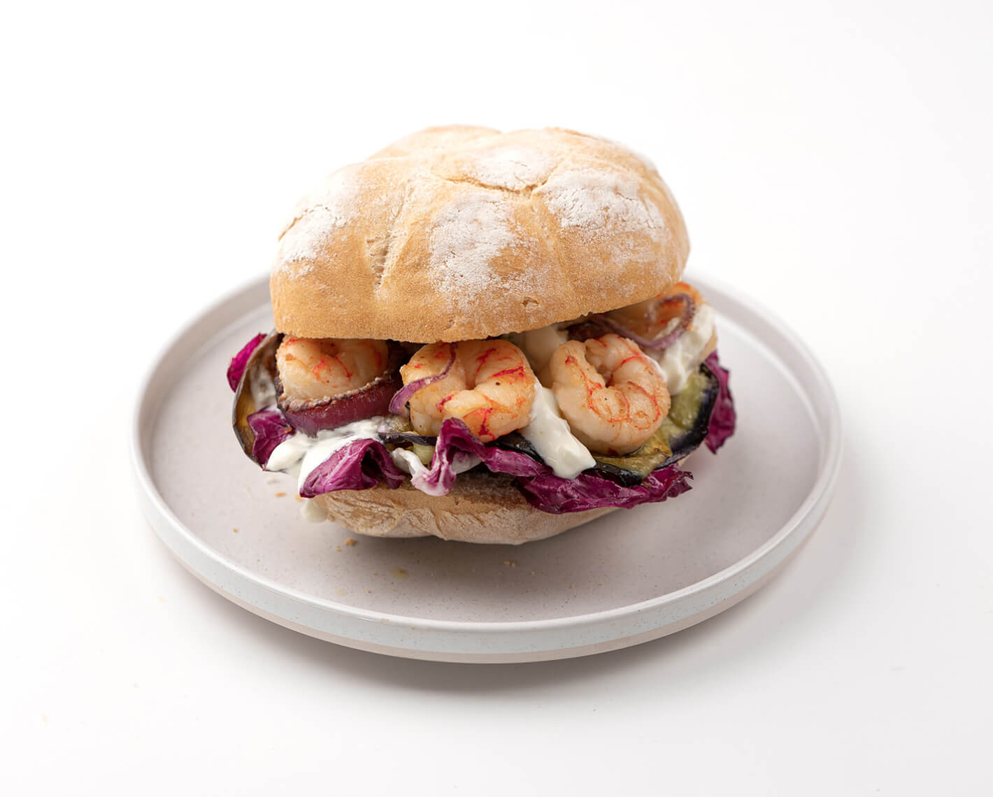 Rolls with sautéed shrimps and tasty vegetables